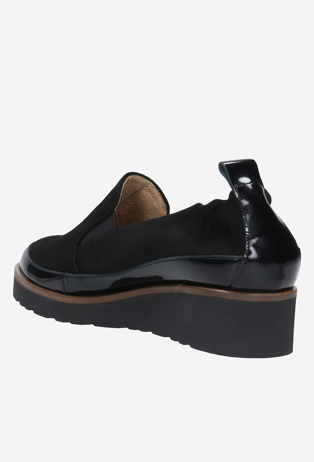 Czarne wsuwane półbuty damskie Wojas model 46008-71 z łączonych skór, widok z boku ukazujący elegancki profil buta na platformie z brązową wstawką.
