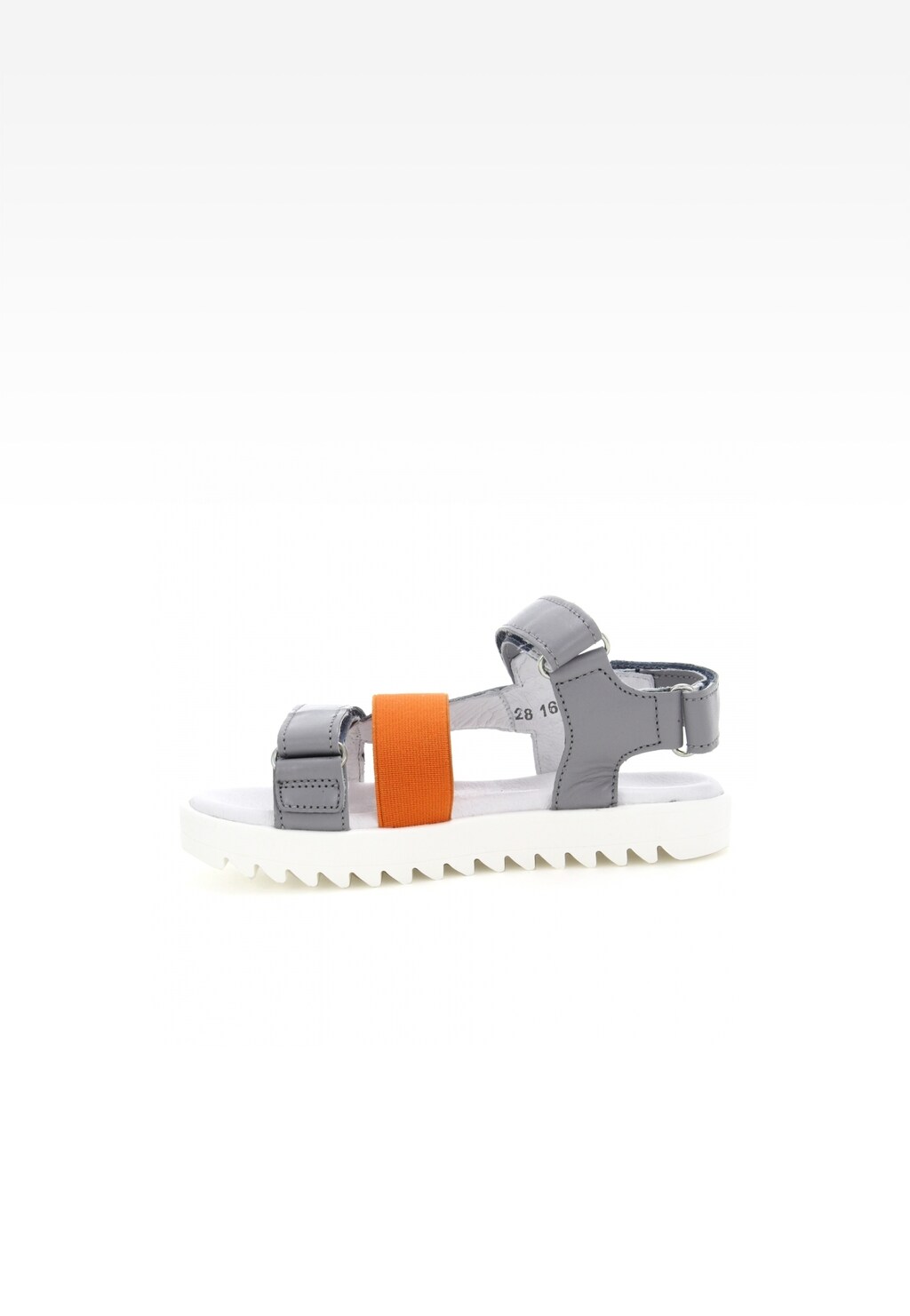 Szare sandały dziewczęce Bartek T-16181/N16 z pomarańczowym paskiem, na białej zębatej podeszwie, widok z boku. Lekkie obuwie letnie z regulowanym zapięciem.