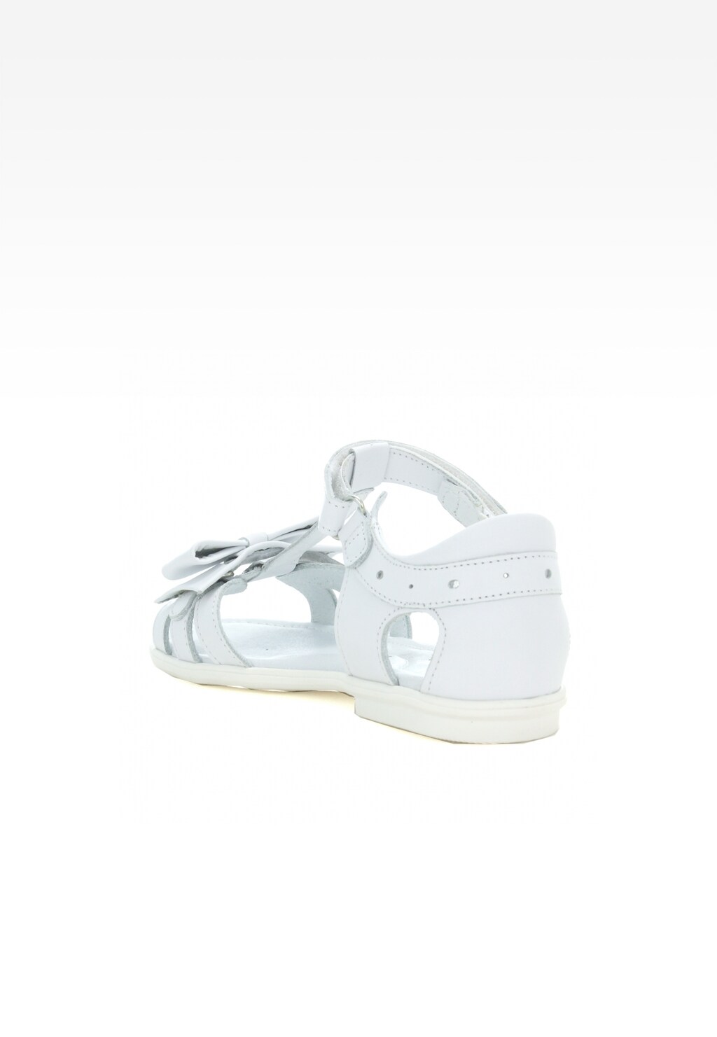 Białe dziewczęce sandały BARTEK W-56182/B87 z ozdobnymi kwiatkami, zapinane na rzep, widok z boku podkreślający delikatny design i funkcjonalność obuwia dla dzieci.