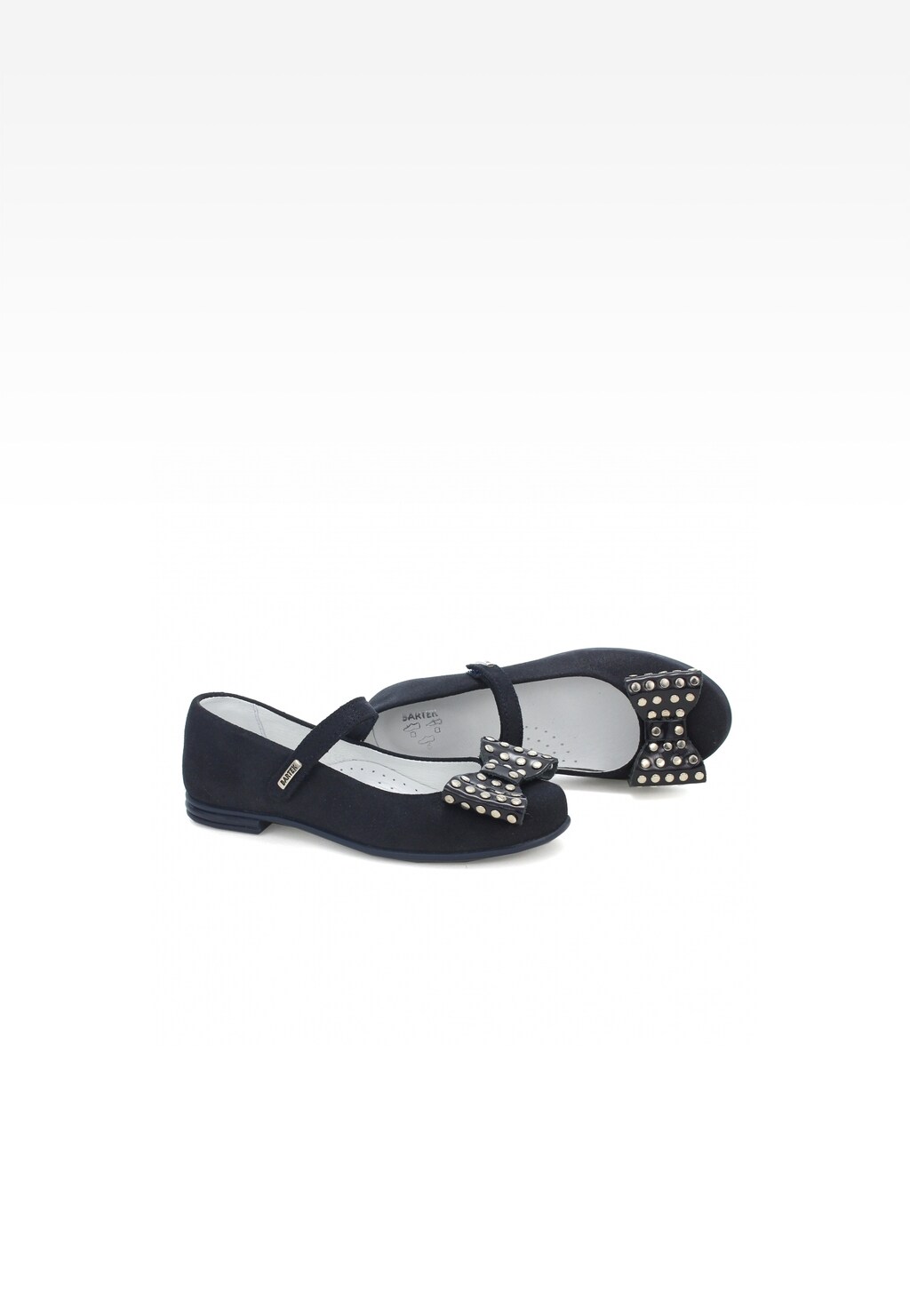 Granatowe buty wizytowe Bartek T-65119/SZ/0FD dla dziewcząt z ozdobną kokardką z ćwiekami, zapinane na pasek, widok z boku.