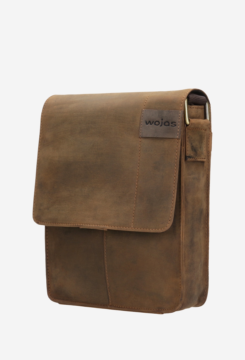 Mała brązowa torba męska Wojas ze skóry crazy horse model 80043-92, z klapą i logiem marki, widoczna z przodu, pokazująca teksturę i szwy charakterystyczne dla naturalnej skóry.