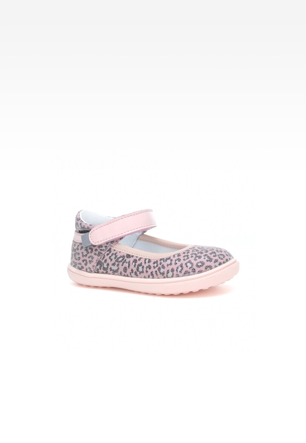 Różowe buciki wizytowe Bartek W-71831/RAS dla dziewczynki z panterką, zapinane na rzep, z gumką na podbiciu i jasnoróżową podeszwą, widok z boku.