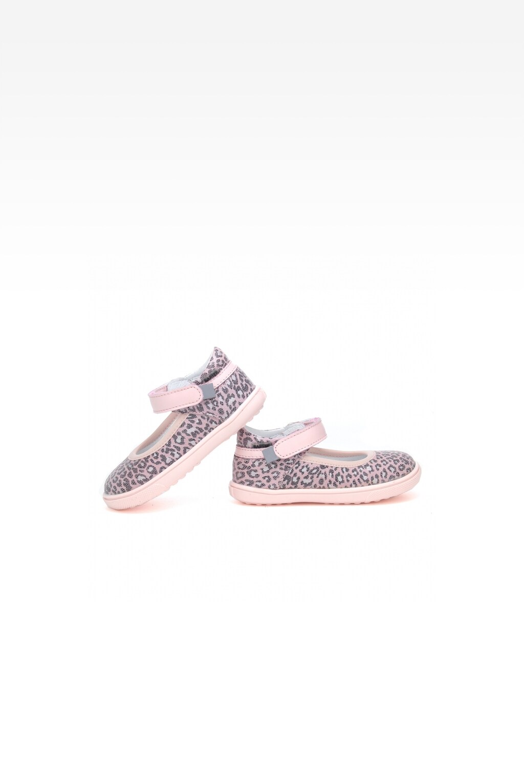Różowe buty wizytowe Bartek W-71831/RAS dla dziewcząt z panterką, zapinane na rzep, z płaską podeszwą, idealne na specjalne okazje.