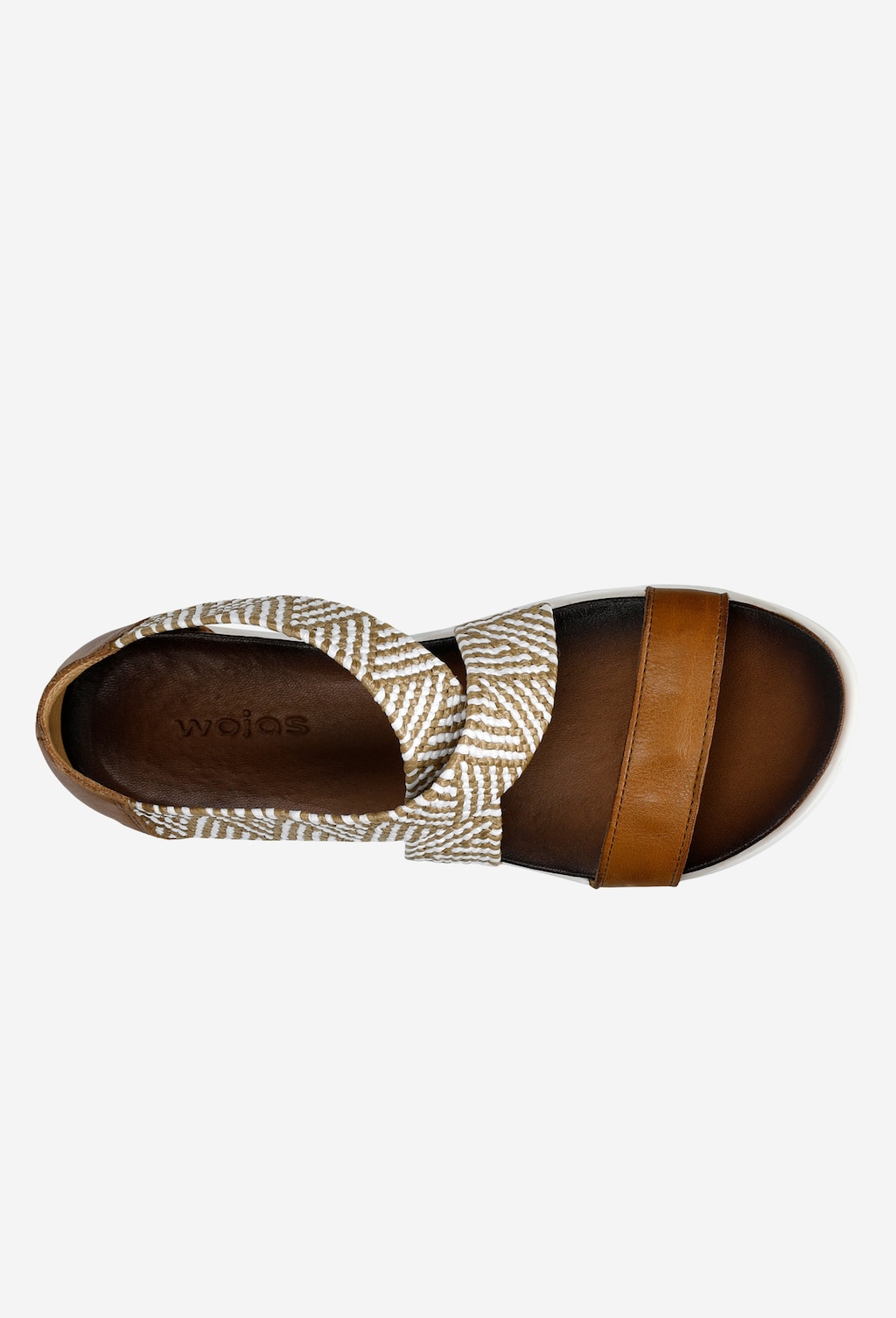Jasnobrązowe sandały damskie Wojas model 76018-83 z plecionymi paskami w jodełkę i skórzanym wykończeniem, widok z góry, komfortowa wkładka z logo marki.