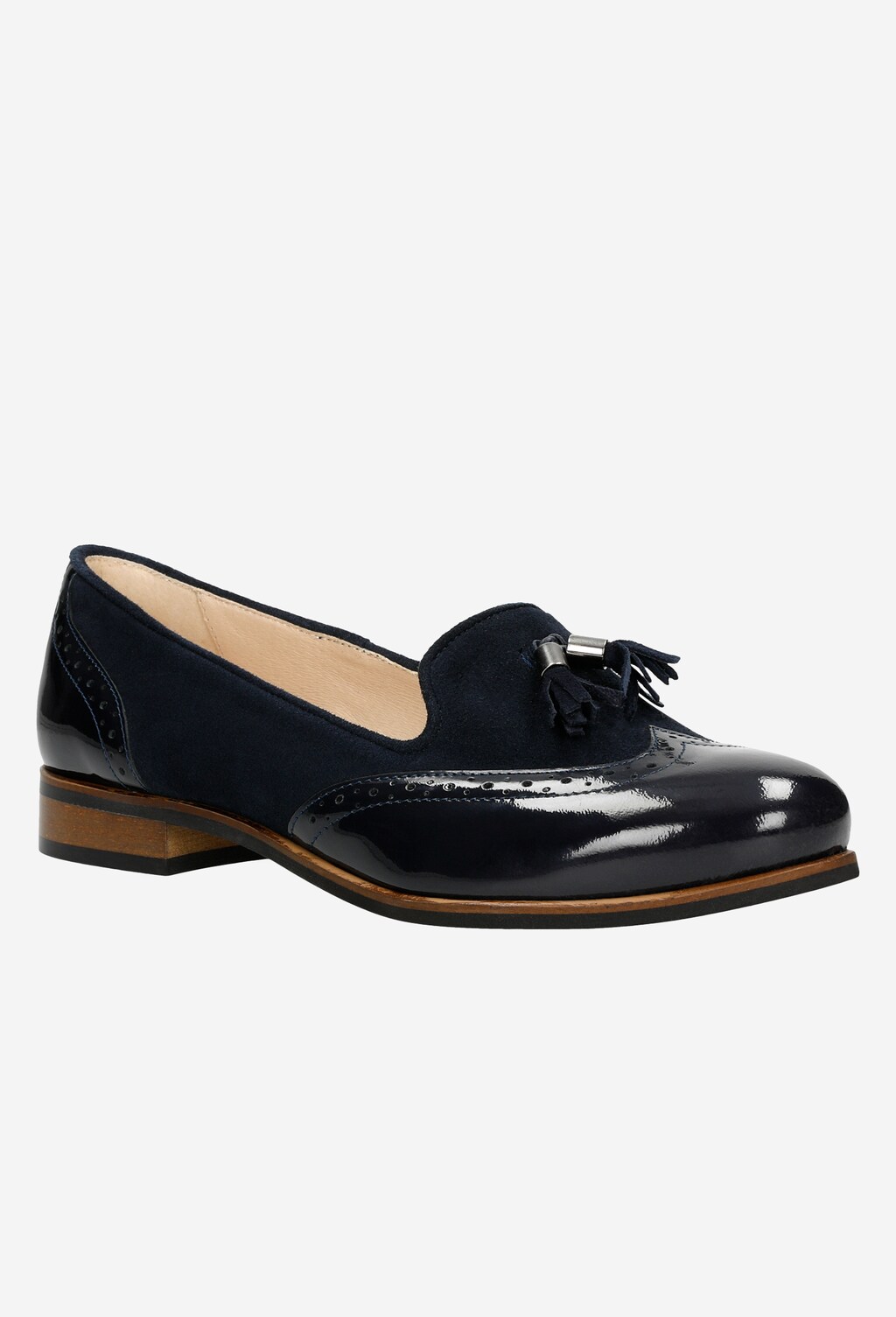 Granatowe wsuwane lordsy damskie Wojas 46039-76 z lakierowanym noskiem, wzorem brogowym i ozdobnymi chwostami, na niskim drewnianym obcasie, widok z boku.