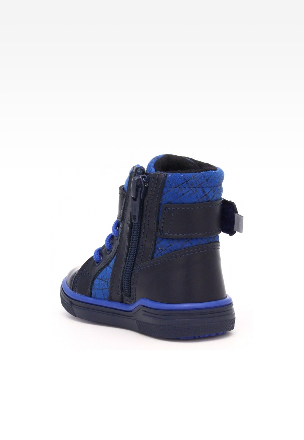 Niebiesko-granatowe trzewiki ocieplane Bartek 1075-CHEP dla chłopców, widok z boku, z zamkiem błyskawicznym i rzepem, pikowany wzór na cholewce.