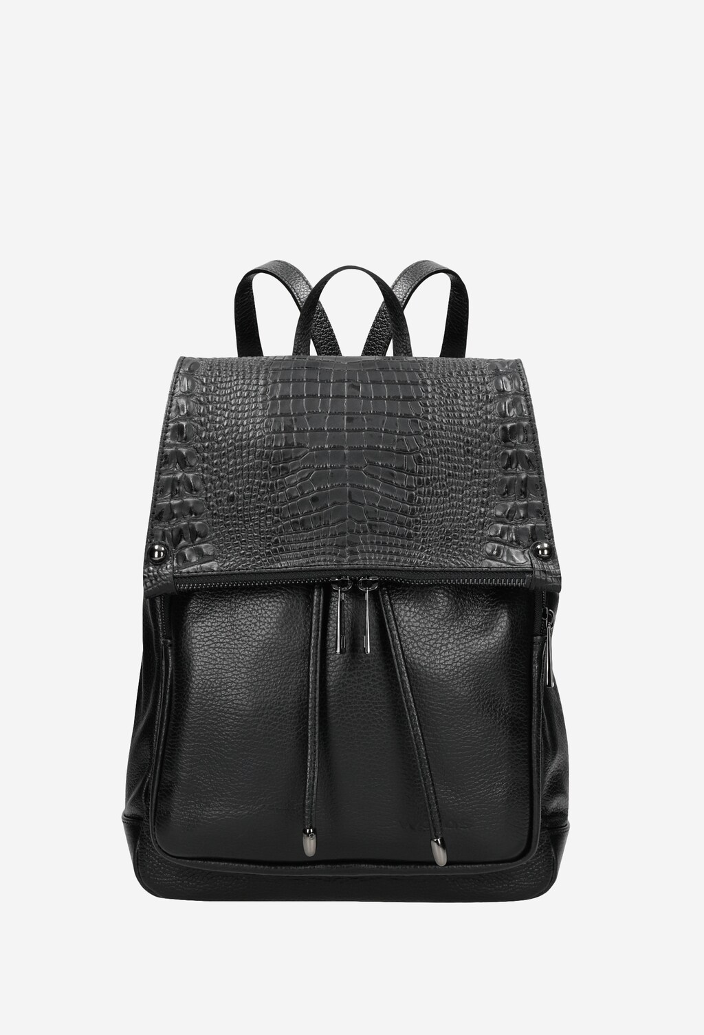 Czarny plecak damski Wojas model 80073-51 z klapą o fakturze imitującej skórę krokodyla, dwoma kieszeniami frontowymi i regulowanymi szelkami, idealny do miasta.