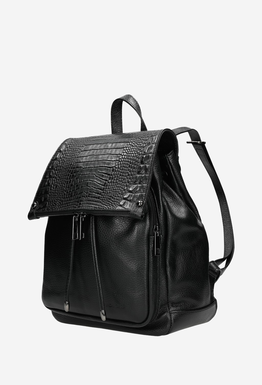 Czarny plecak damski Wojas model 80073-51 z klapą imitującą skórę krokodyla, regulowanymi szelkami i elementami metalowymi, idealny do stylizacji miejskich.