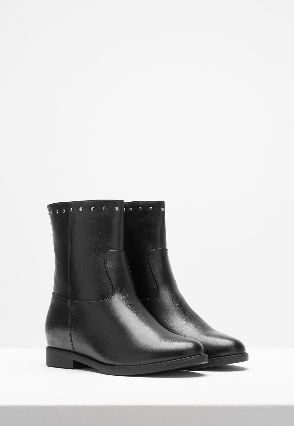 WJS czarne wsuwane botki damskie z ćwiekami na cholewce WJS46019-51 Widok 3