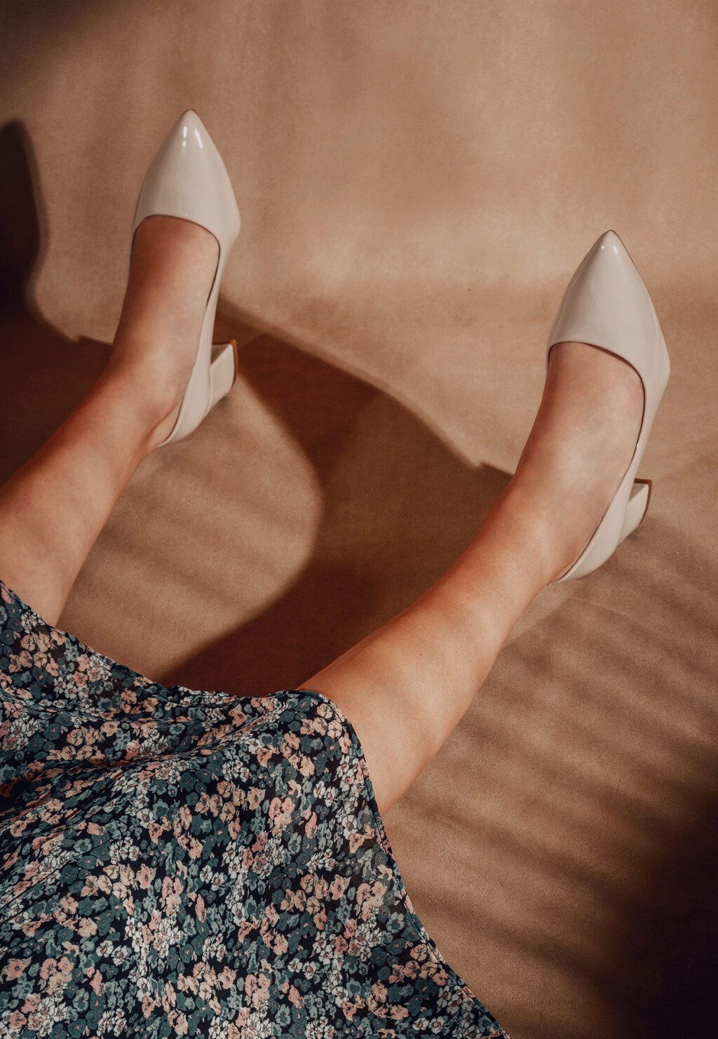 WJS beżowe czółenka na niskim słupku WJS35004-34 Widok 1