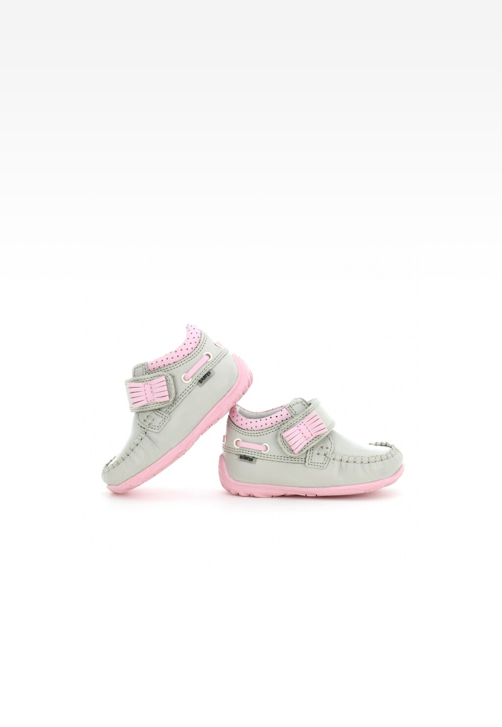 Dziewczęce trzewiki Bartek T-61827/61X II w kolorze szaro-różowym z rzepem, zdobione różowymi elementami i przeszyciami, na miękkiej różowej podeszwie.