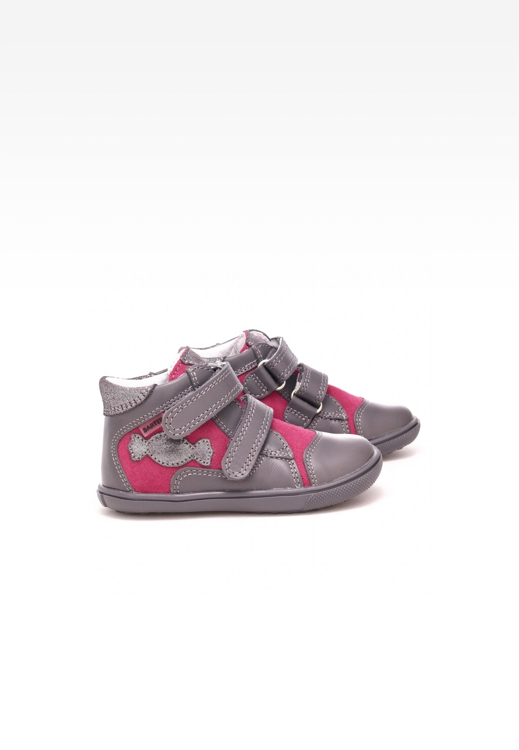 Dziewczęce trzewiki Bartek 11703-006 w szaro-różowym kolorze z rzepami, błyszczącymi wstawkami i ozdobną aplikacją w kształcie kokardki, widok z boku.