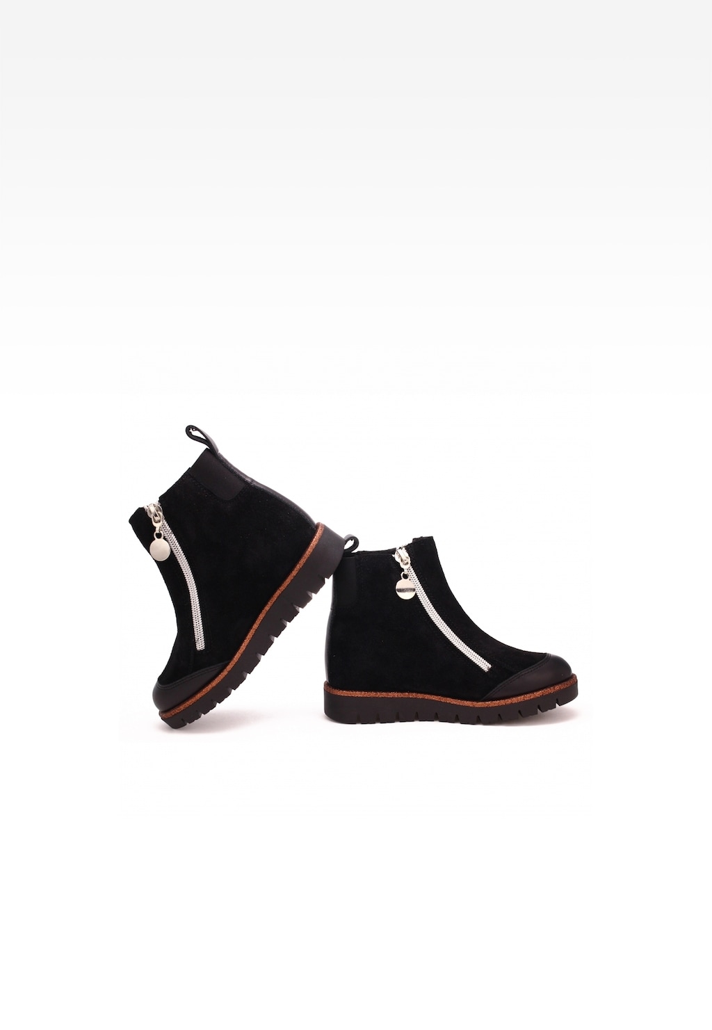 Czarne botki ocieplane BARTEK 4443-ASDP dla dziewcząt z ozdobnym srebrnym zamkiem, brązowymi wstawkami i grubą, profilowaną podeszwą, idealne na zimowe dni.