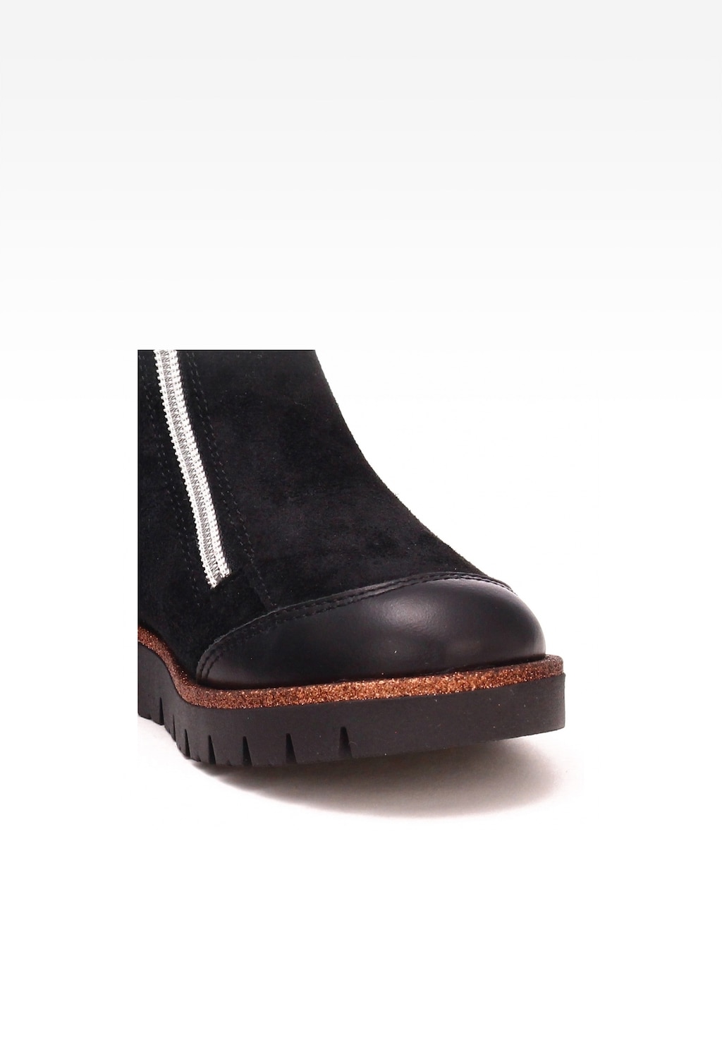 Czarne ocieplane botki dziewczęce Bartek 4443-ASDP z zamkiem błyskawicznym, skórzanym noskiem i brązową podeszwą z protektorem, idealne na zimę.