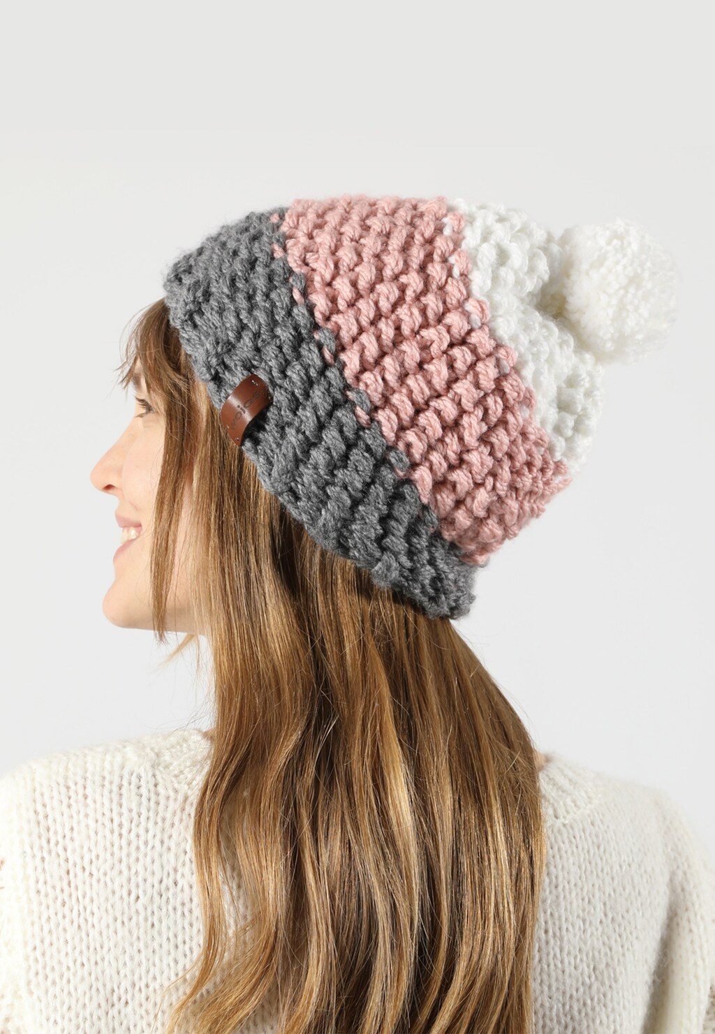 Ręcznie robiona czapka damska  96003-15 Widok 1