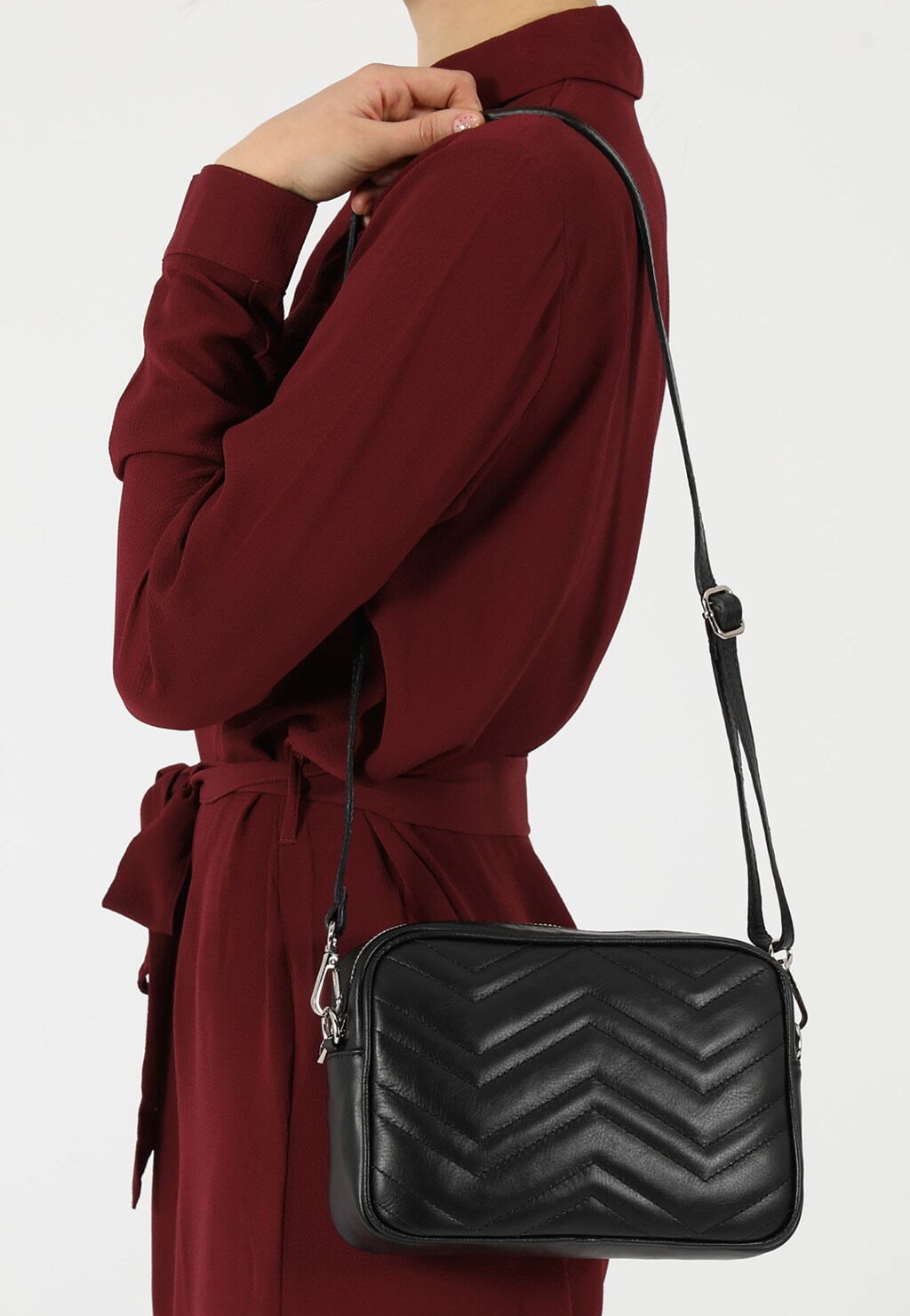 Czarna saszetka damska z pikowaniem 80098-51 Widok 1