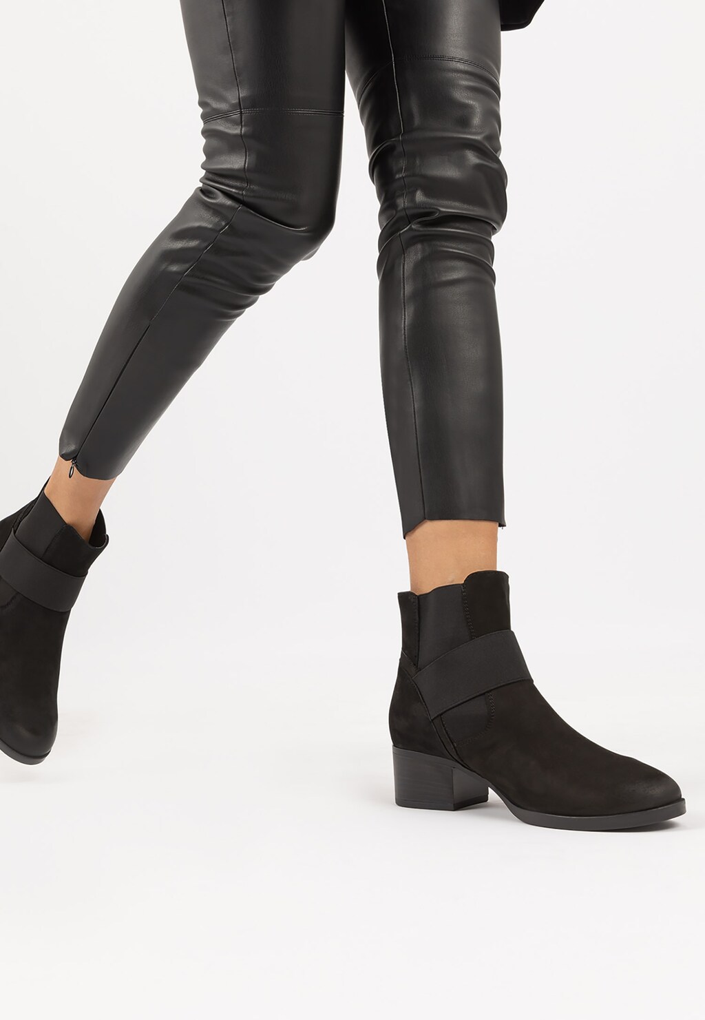 Každodenné radostné chvíle v čiernych členkových topánkach 55033-81 Widok 1