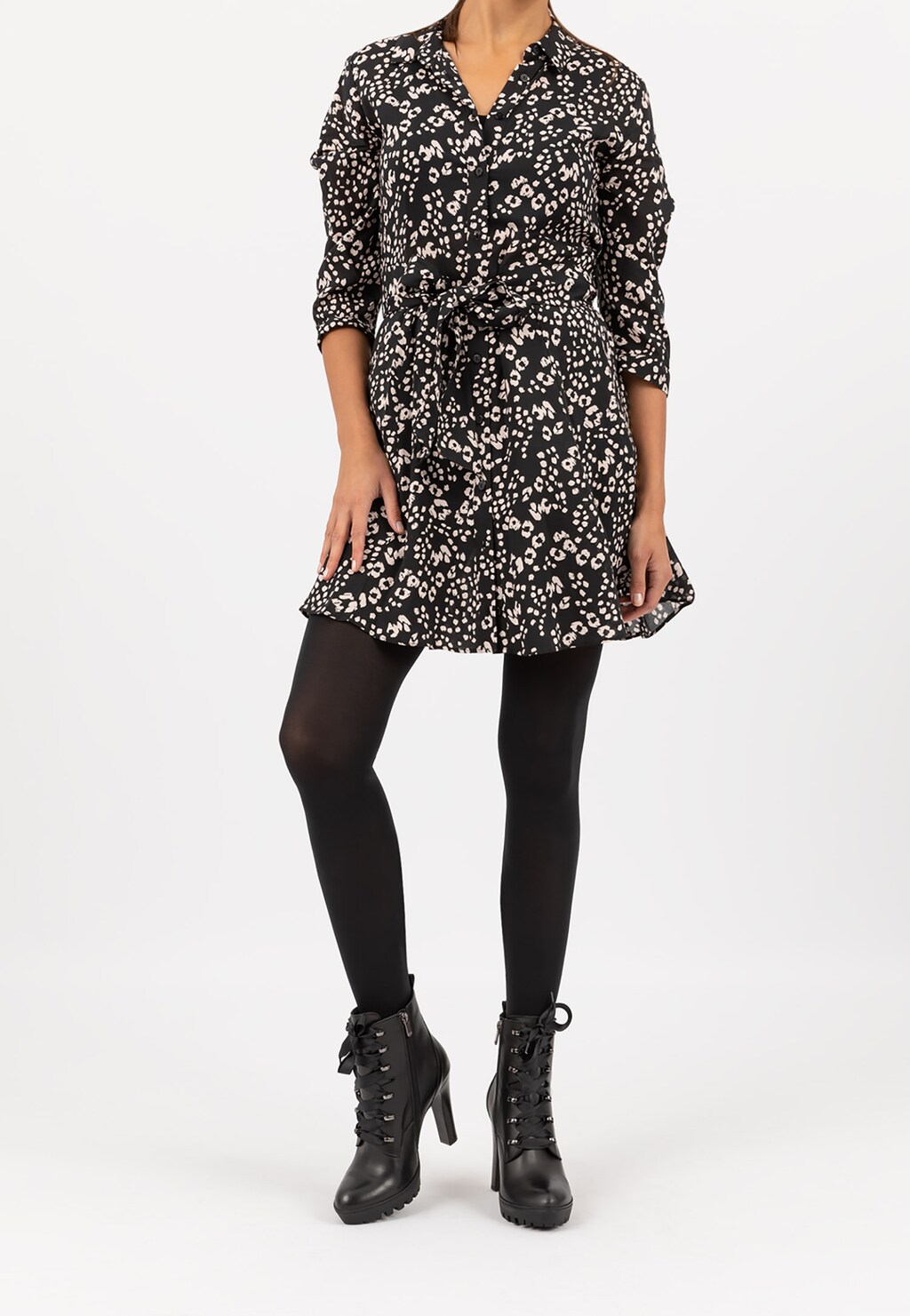 Členkové čižmy na opätku pre emancipovanú ženu 64024-81 Widok 1