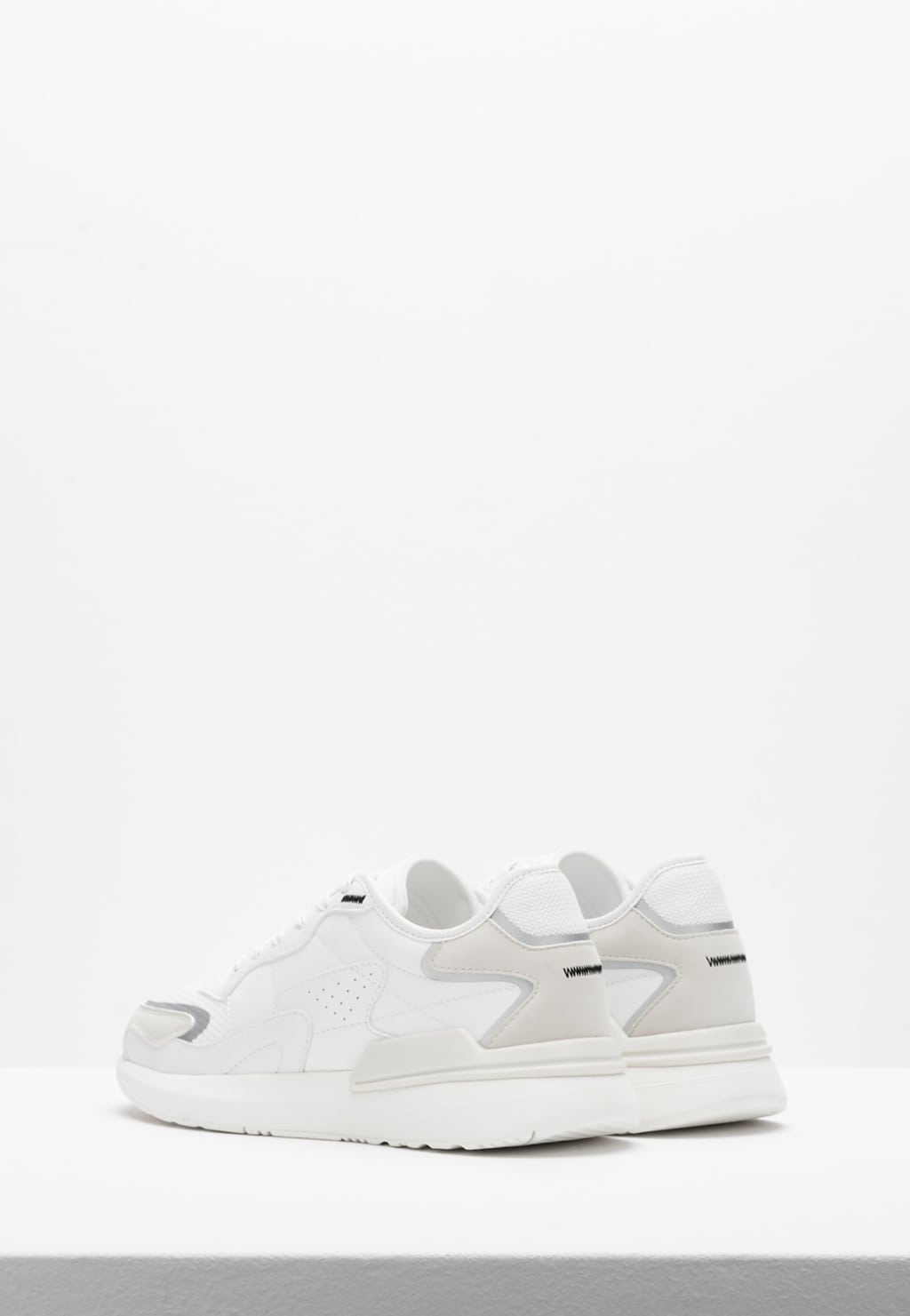 Užívajte si život naplno v bielych dámskych poltopánkach WJS64013-79 Widok 4