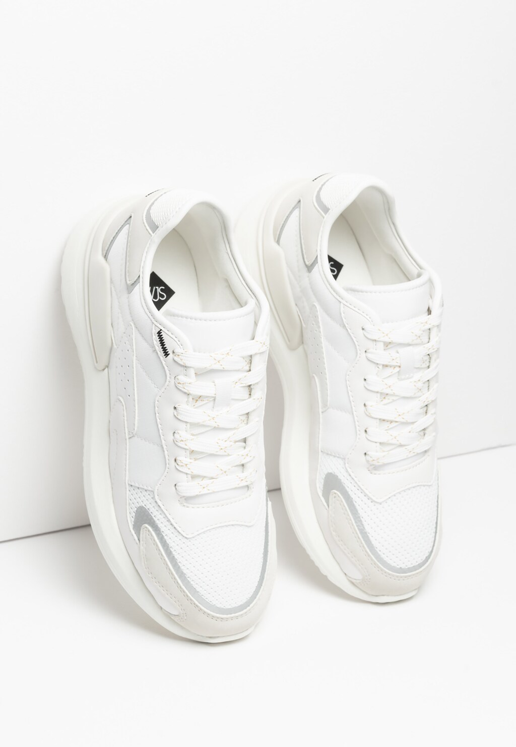 Užívajte si život naplno v bielych dámskych poltopánkach WJS64013-79 Widok 5