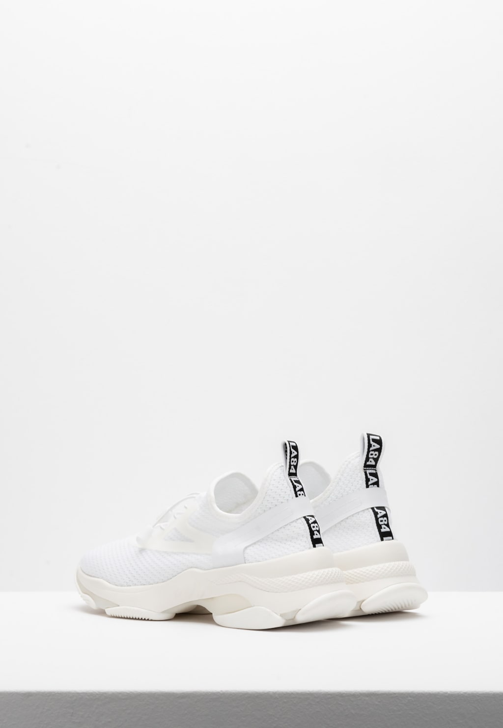 Športujte s ľahkosťou v bielych dámskych sneakersoch WJS64017-79 Widok 4