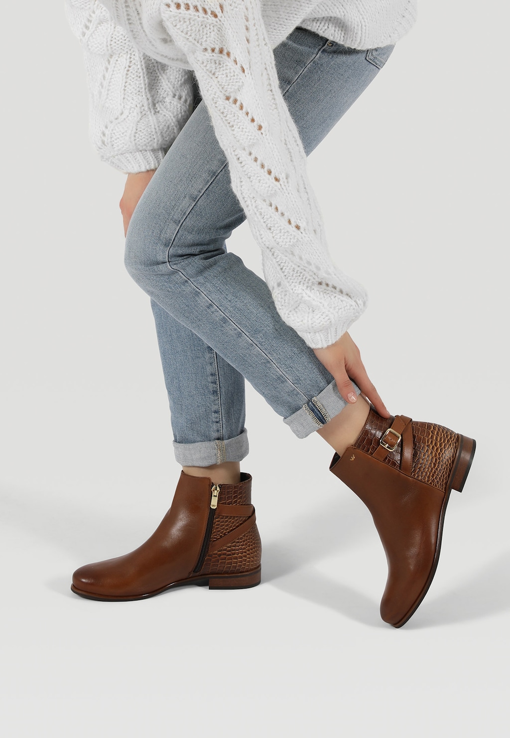 Hnedé nízke čižmy pre dámu s jedinečným vzorovaním 55066-52 Widok 1