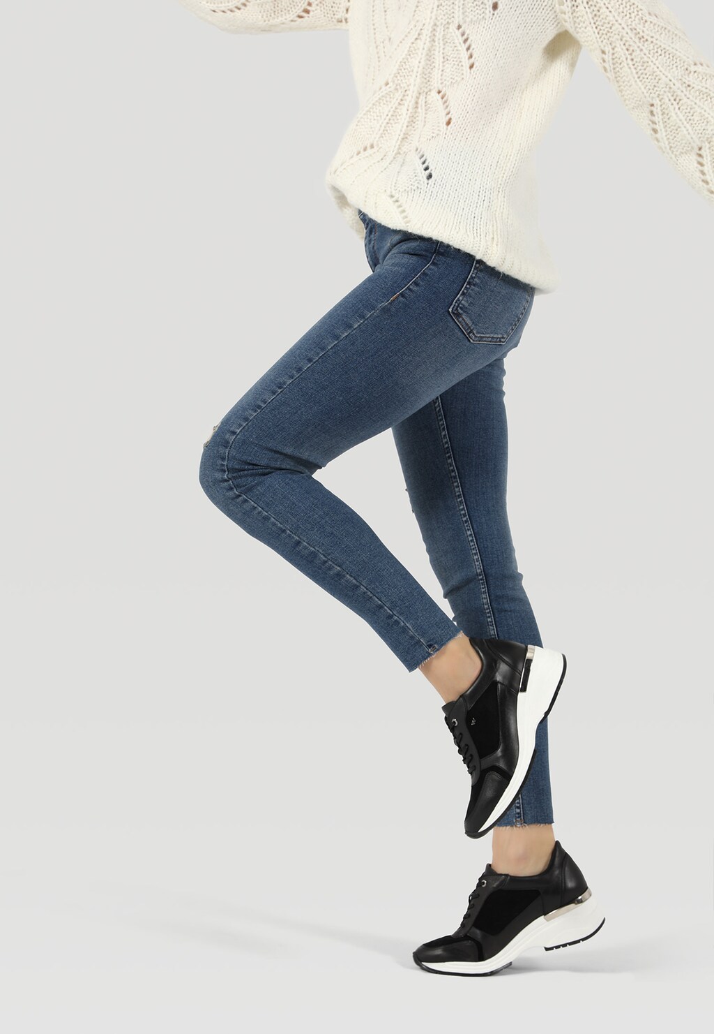 Elegantní černé botasky dámské s bílou podrážkou 46061-71 Widok 1