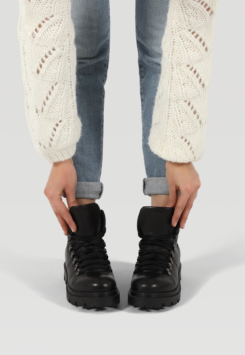 Moderná členková obuv dámska z lícovej kože 64014-51 Widok 7