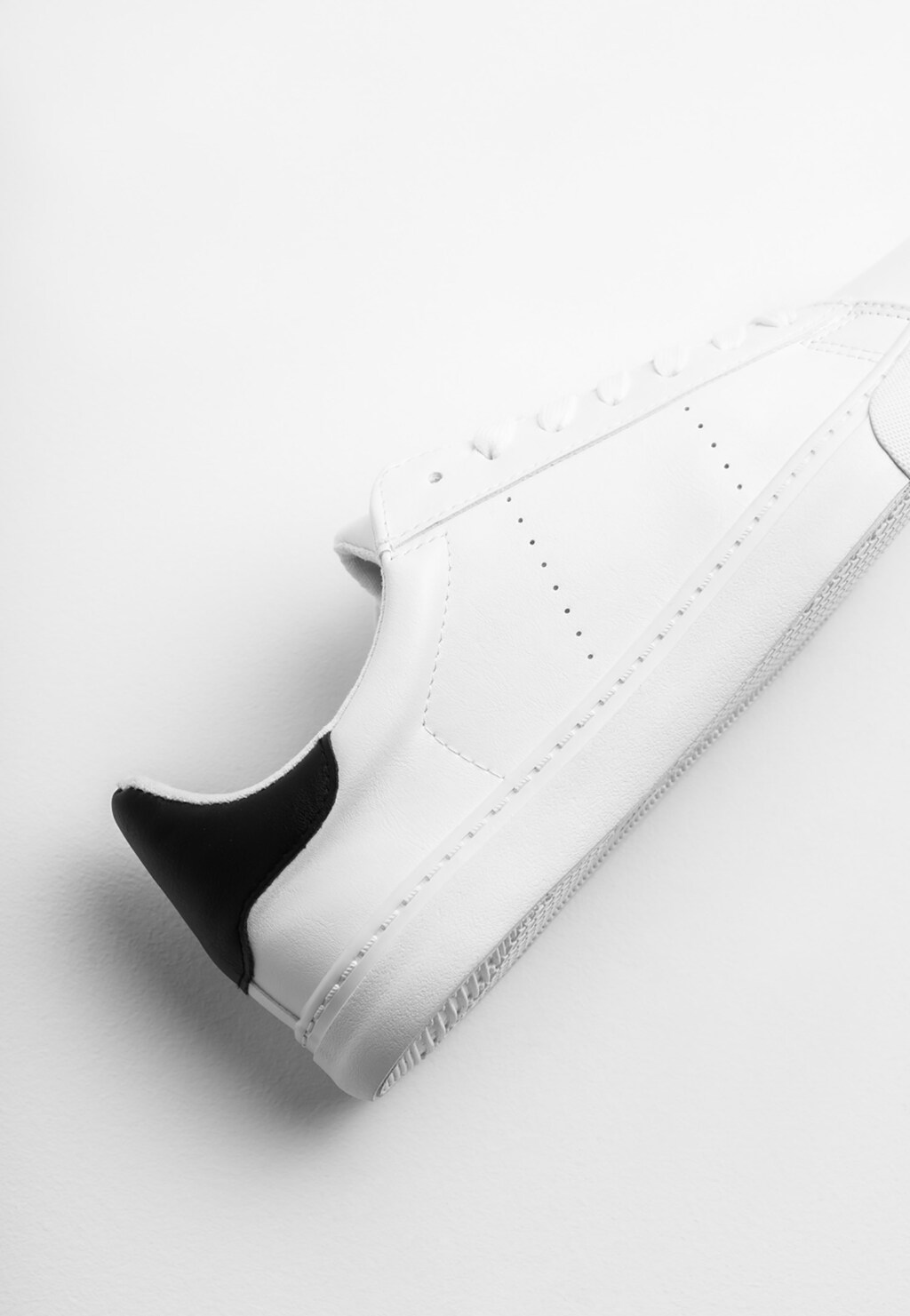 Trendy bílo-černé polobotky pánské s plochou podrážkou WJS10001-50 Widok 5