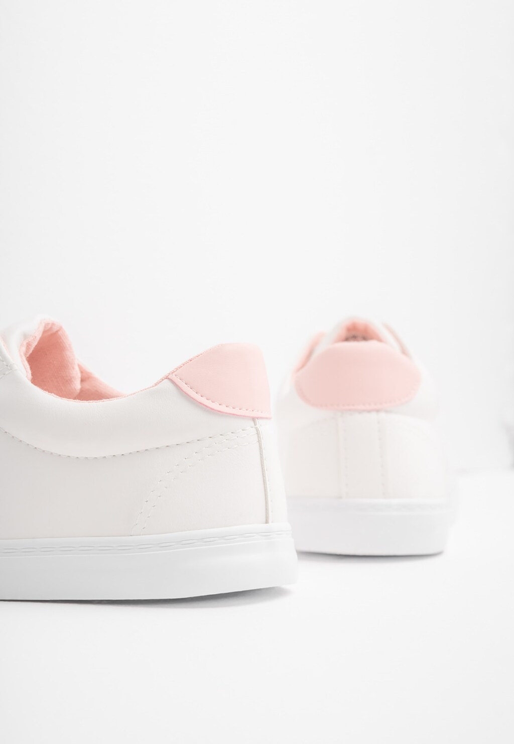 Stylové dámské polobotky v čistě bílé barvě  WJS64018-55 Widok 5