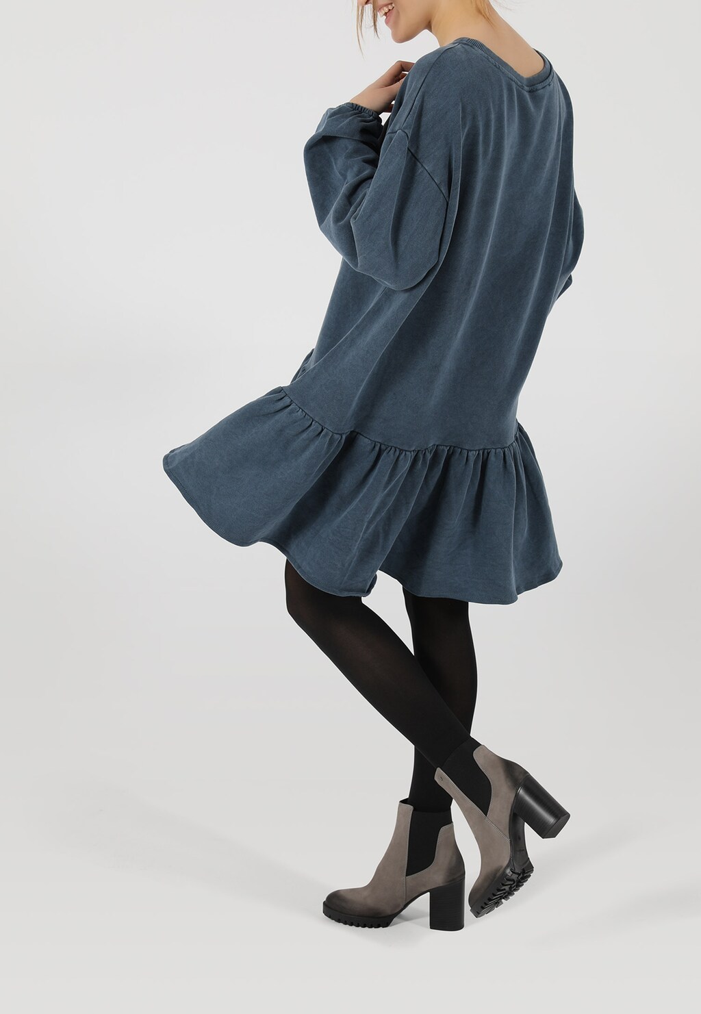 Dámske členkové topánky zo sivej kože do práce aj von 55095-80 Widok 1