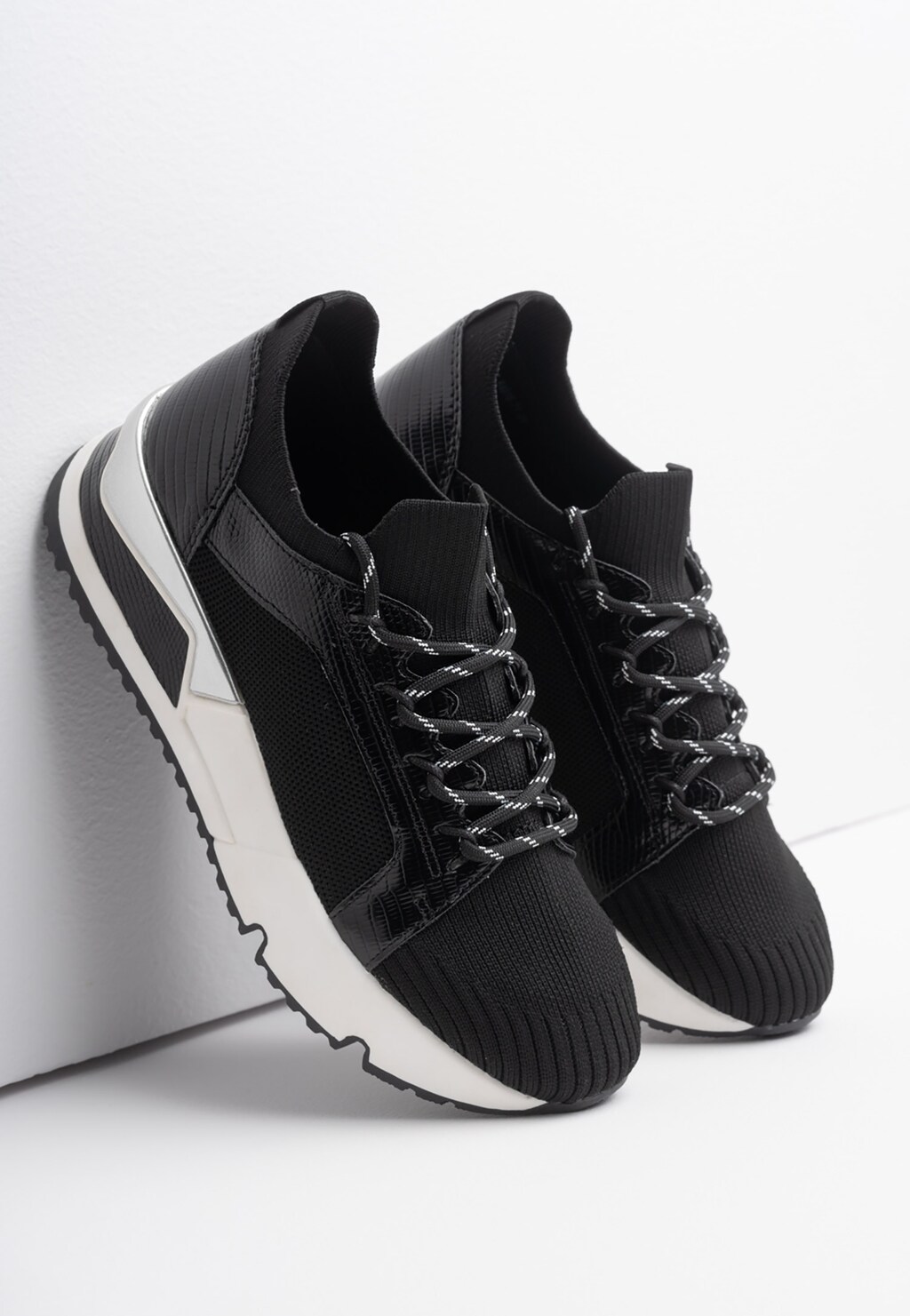 Čierne dámske sneakersy vhodné ku každému looku WJS64016-71 Widok 5