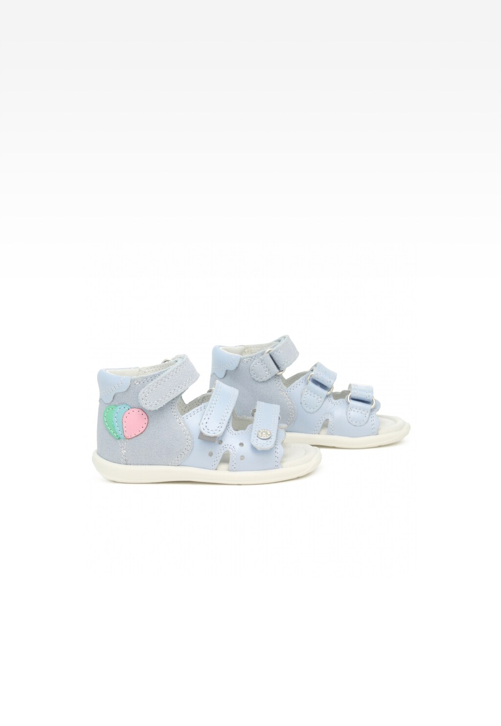 Niebieskie sandały dziewczęce Bartek 71158-0004 z rzepami i kolorowymi ozdobnymi aplikacjami w kształcie balonów, na jasnej podeszwie, widok z boku.
