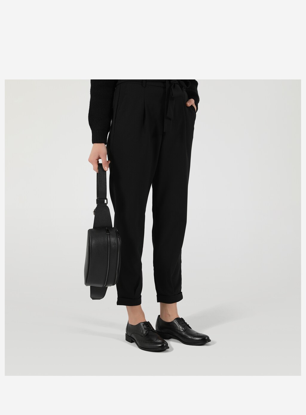 Czarna nerka ze skóry licowej 80101-51 Widok 7