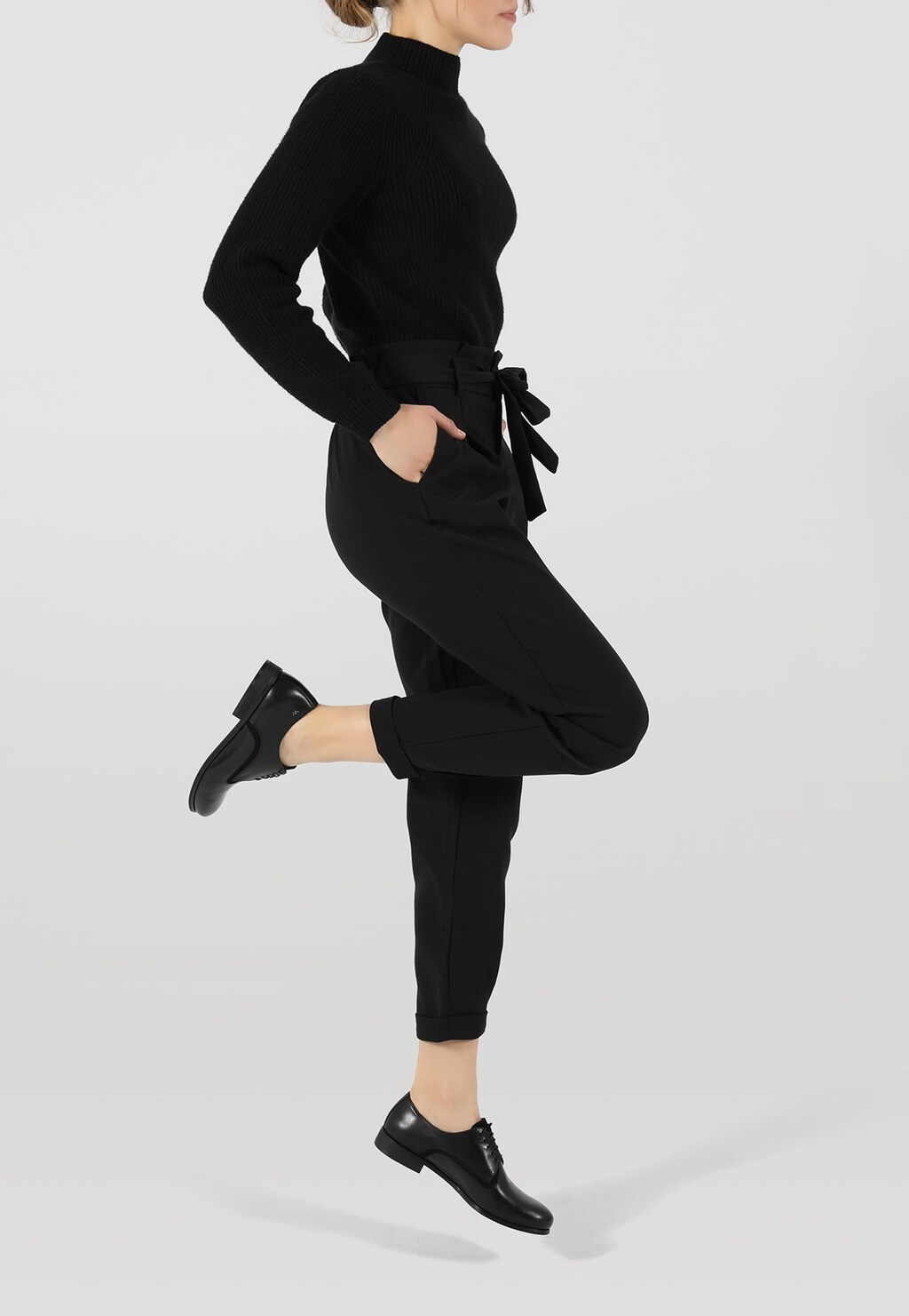 Czarne eleganckie sznurowane półbuty damskie 46052-71 Widok 1