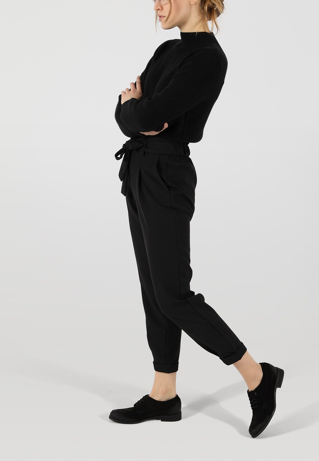 Czarne sznurowane półbuty damskie z dwoiny welurowej 46051-61 Widok 1