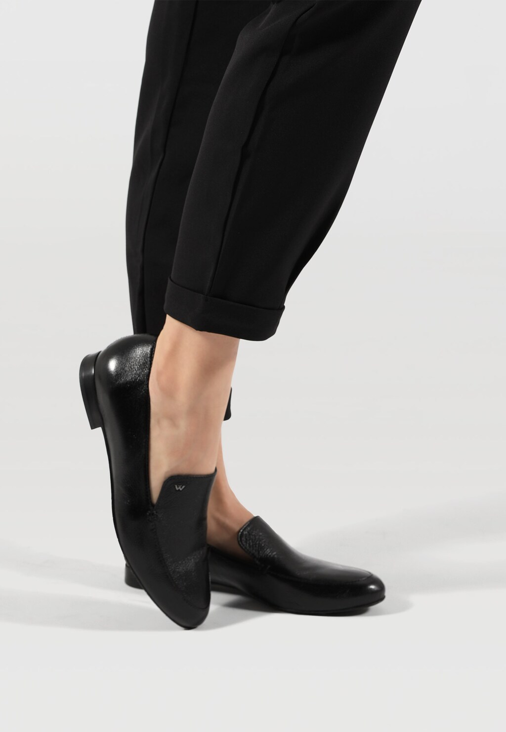 Černé lesklé mokasíny dámské z kvalitní kůže 46047-51 Widok 7