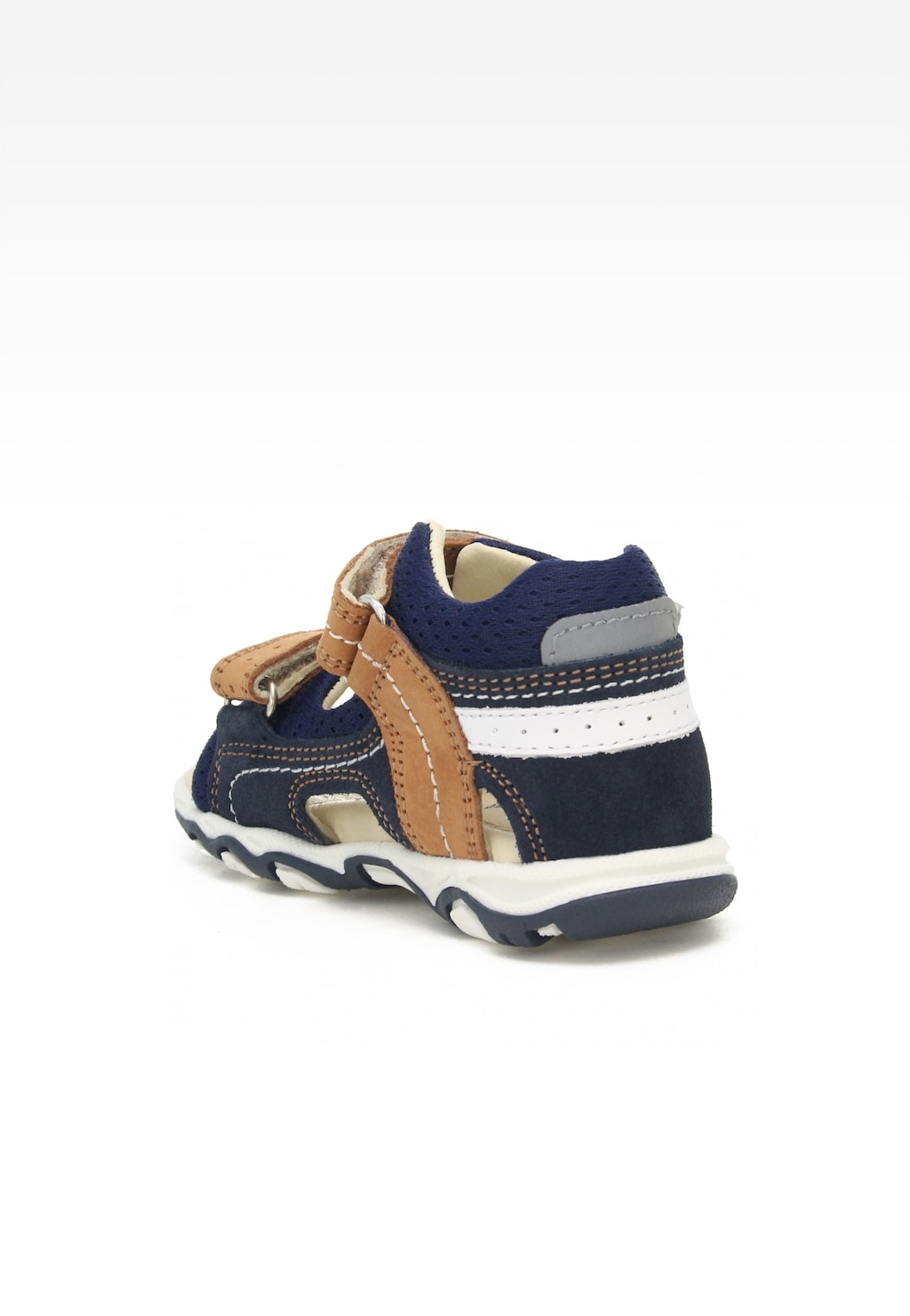 Sandały dziecięce BARTEK 11848-006 w kolorach brązowo-granatowych, widok z tyłu. Skórzane wykończenie, perforowana cholewka i solidna podeszwa dla chłopców.