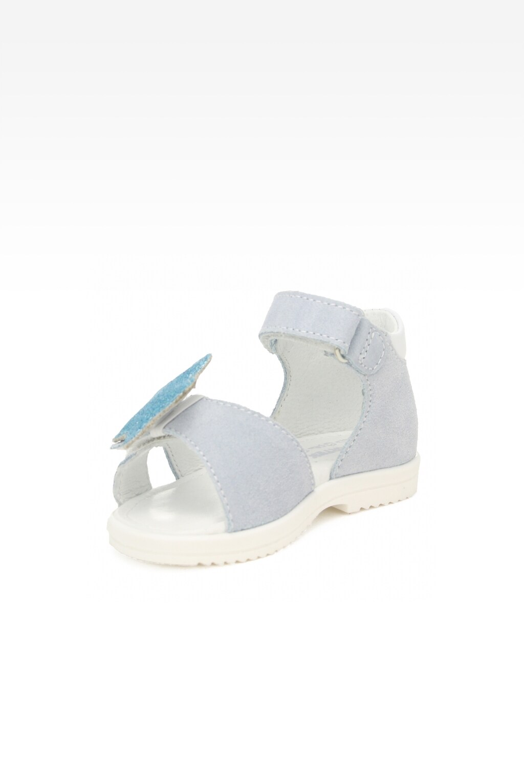 Niebieskie sandały dziecięce BARTEK 11534003 dla dziewczynki z ozdobnym elementem w kształcie motylka, na rzep, z jasną podeszwą, widok z boku.