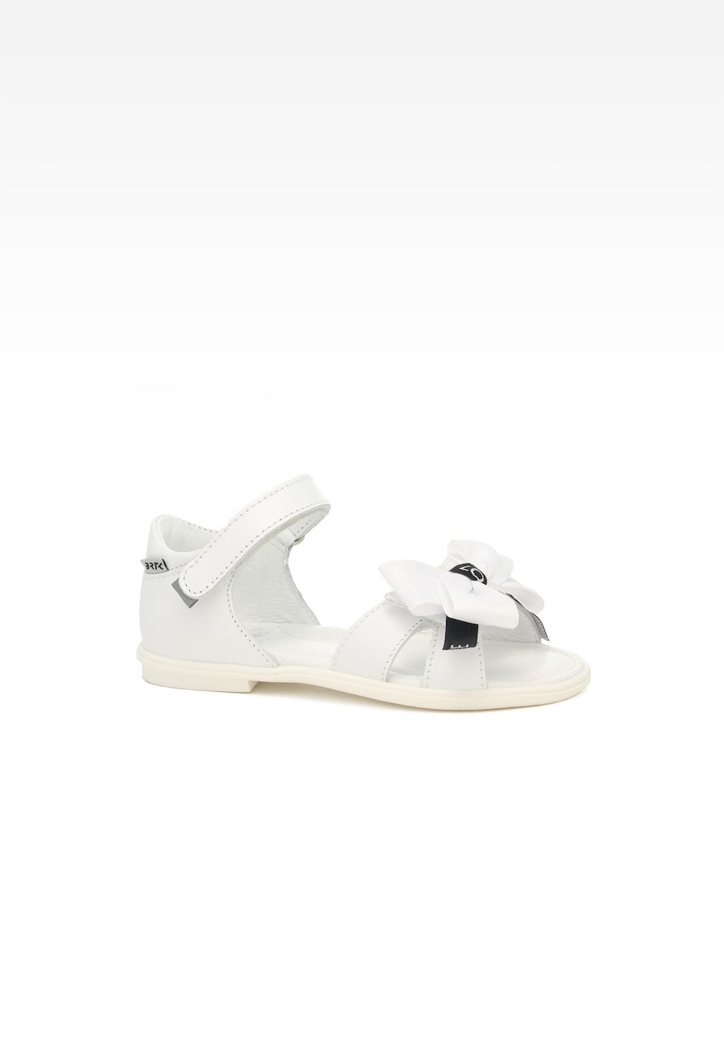 Białe sandały Bartek 19041001 dla dziewcząt z ozdobną kokardką i zapięciem na rzep, widok z boku, elegancki model na płaskiej podeszwie.