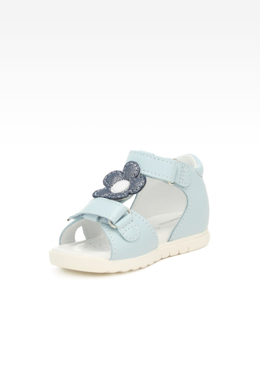 Jasnoniebieski sandał Bartek 11414001 dla dziewczynki z ozdobnym kwiatkiem w kolorze granatowym, zapinany na rzepy, z wygodną, białą podeszwą.
