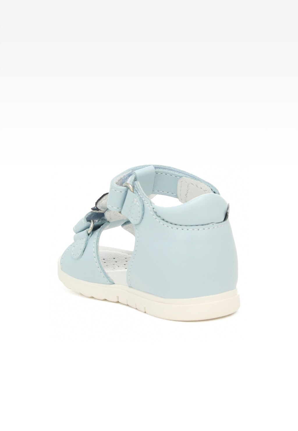 Jasnoniebieski sandał dziecięcy Bartek 11414001 dla dziewczynki, widok z boku, z zapięciem na rzepy i białą podeszwą, zapewniający komfort podczas letnich aktywności.