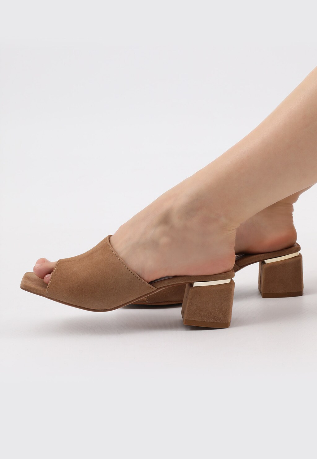 Béžové elegantné dámske šľapky na podpätku 74037-64 Widok 7