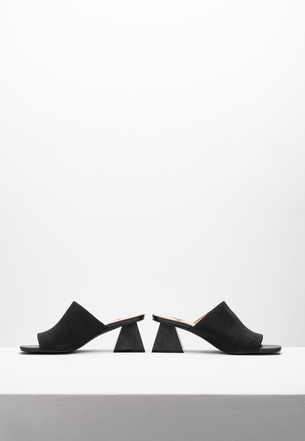 WJS czarne klapki damskie z oryginalnym obcasem WJS71015-11 Widok 4