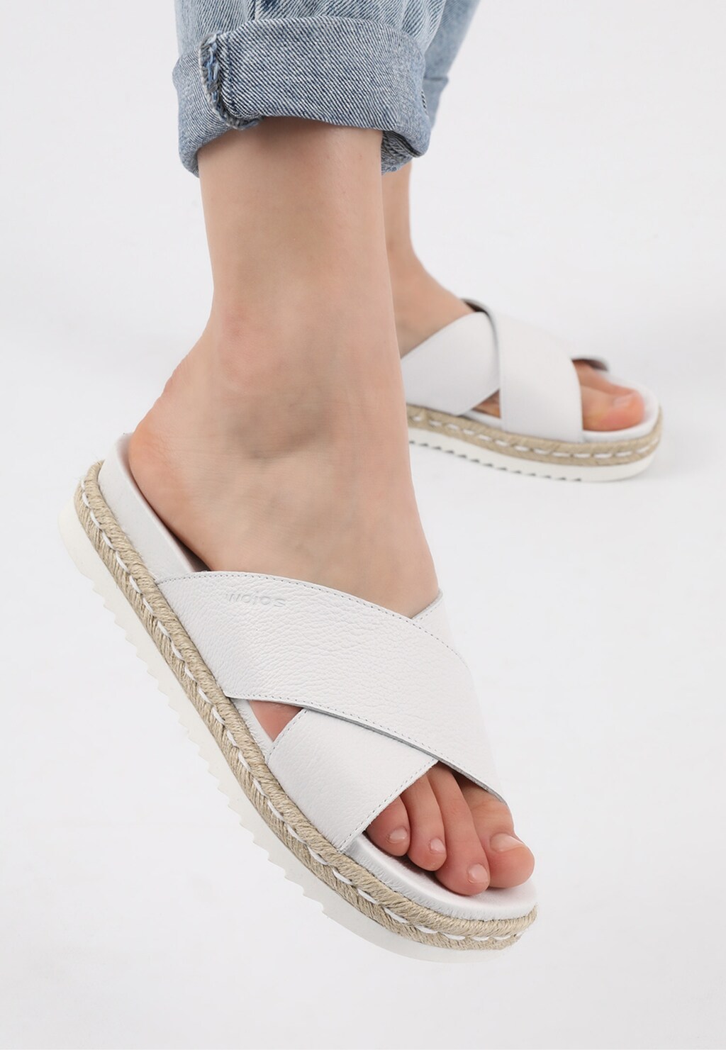 Trendy biele letné šľapky dámske vyrobené z kože 74035-59 Widok 7