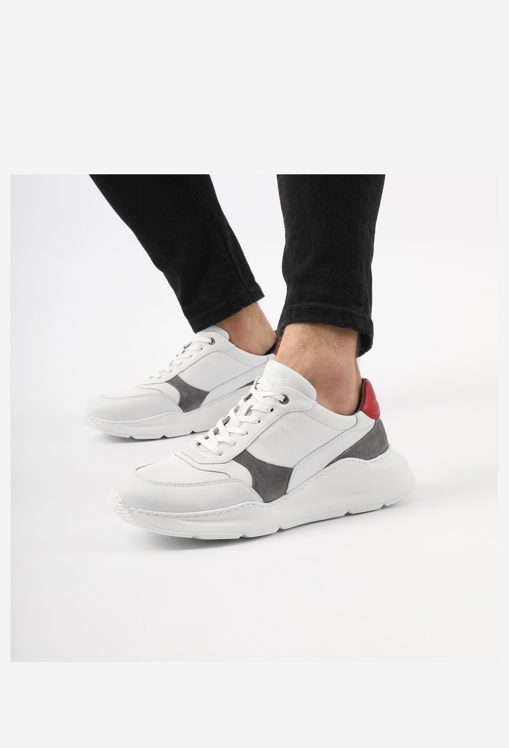 Białe sneakersy męskie z czerwonymi i szarymi wstawkami 10079-79 Widok 7