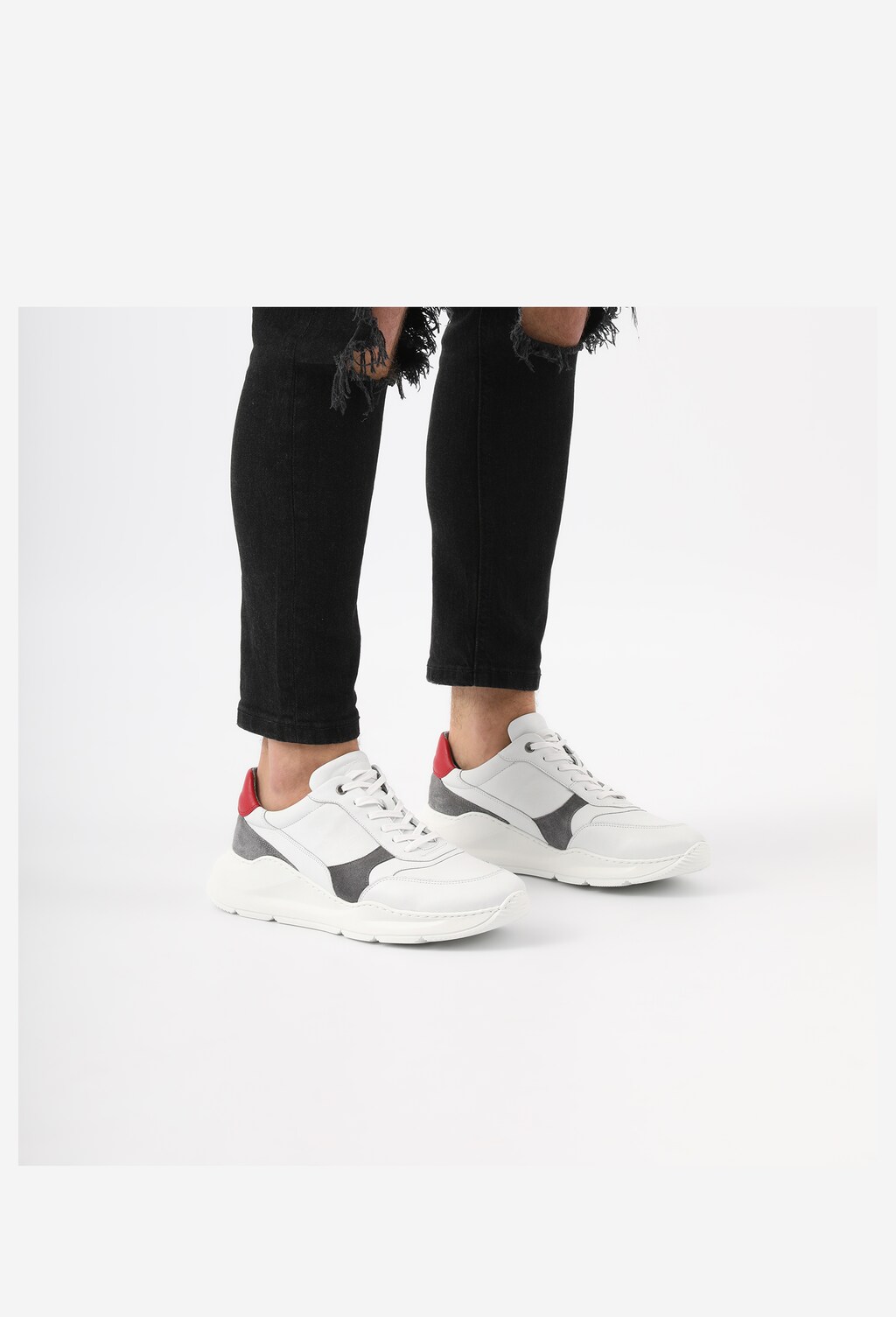 Białe sneakersy męskie z czerwonymi i szarymi wstawkami 10079-79 Widok 8