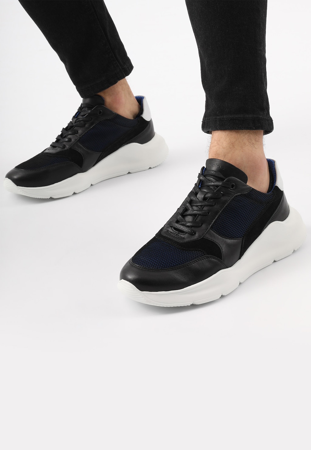 Kožené pánské polobotky v černo-bílo-modré kombinaci 10079-71 Widok 1