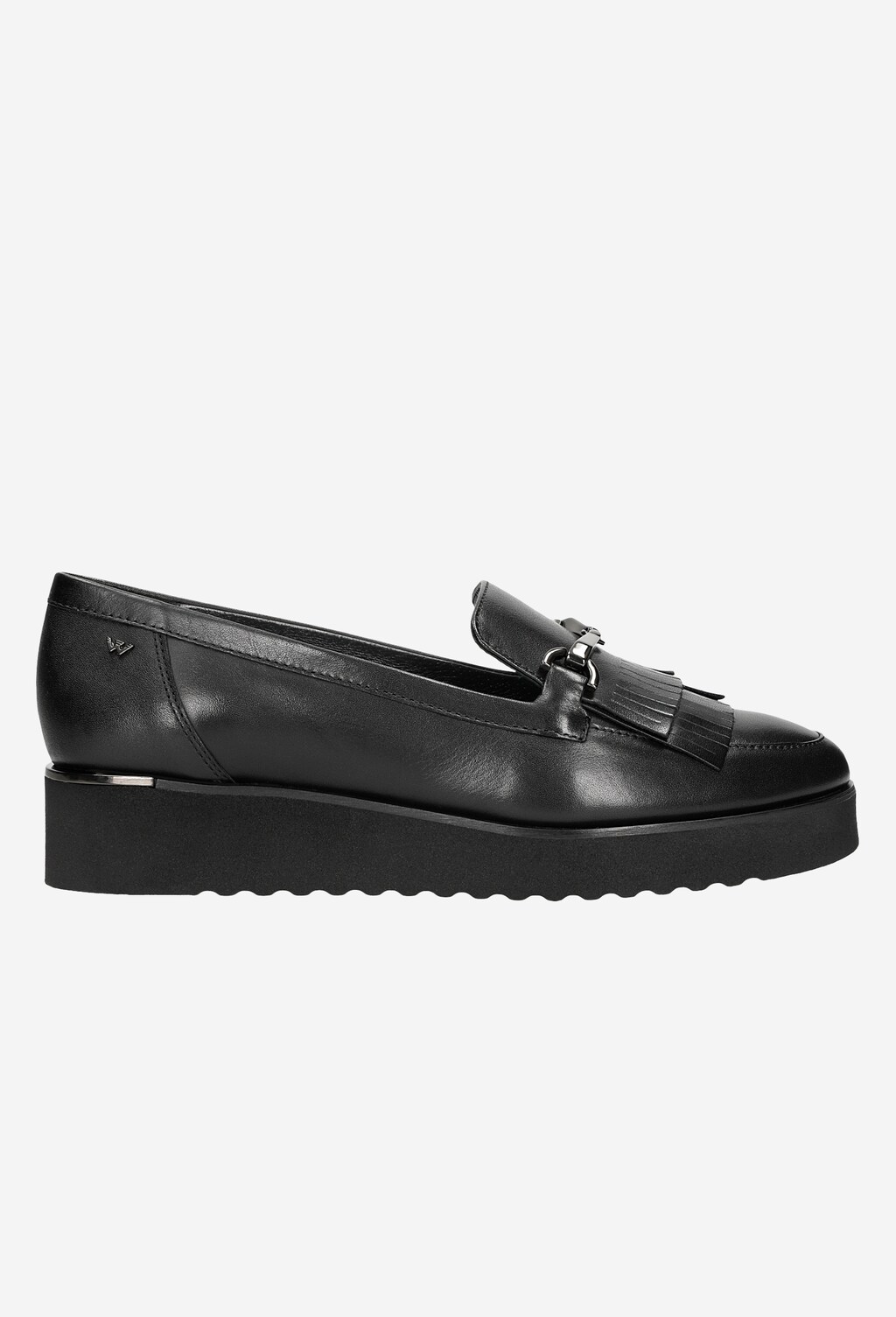 Czarne mokasyny damskie Wojas model 46100-51 z ozdobnymi frędzlami, widok z boku, na podeszwie platformowej, wykonane ze skóry, z metalowym elementem ozdobnym.