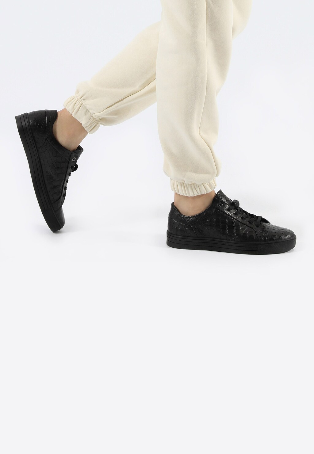 Dámske poltopánky na šnurovanie z kvalitnej kože 46019-91 Widok 1